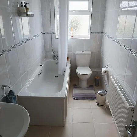 2 Bedroom Townhouse, Super King, 5 Min To Centre *