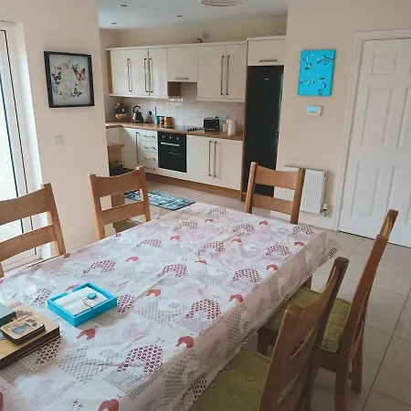 2 Bedroom Townhouse, Super King, 5 Min To Centre * Κάρλοου
